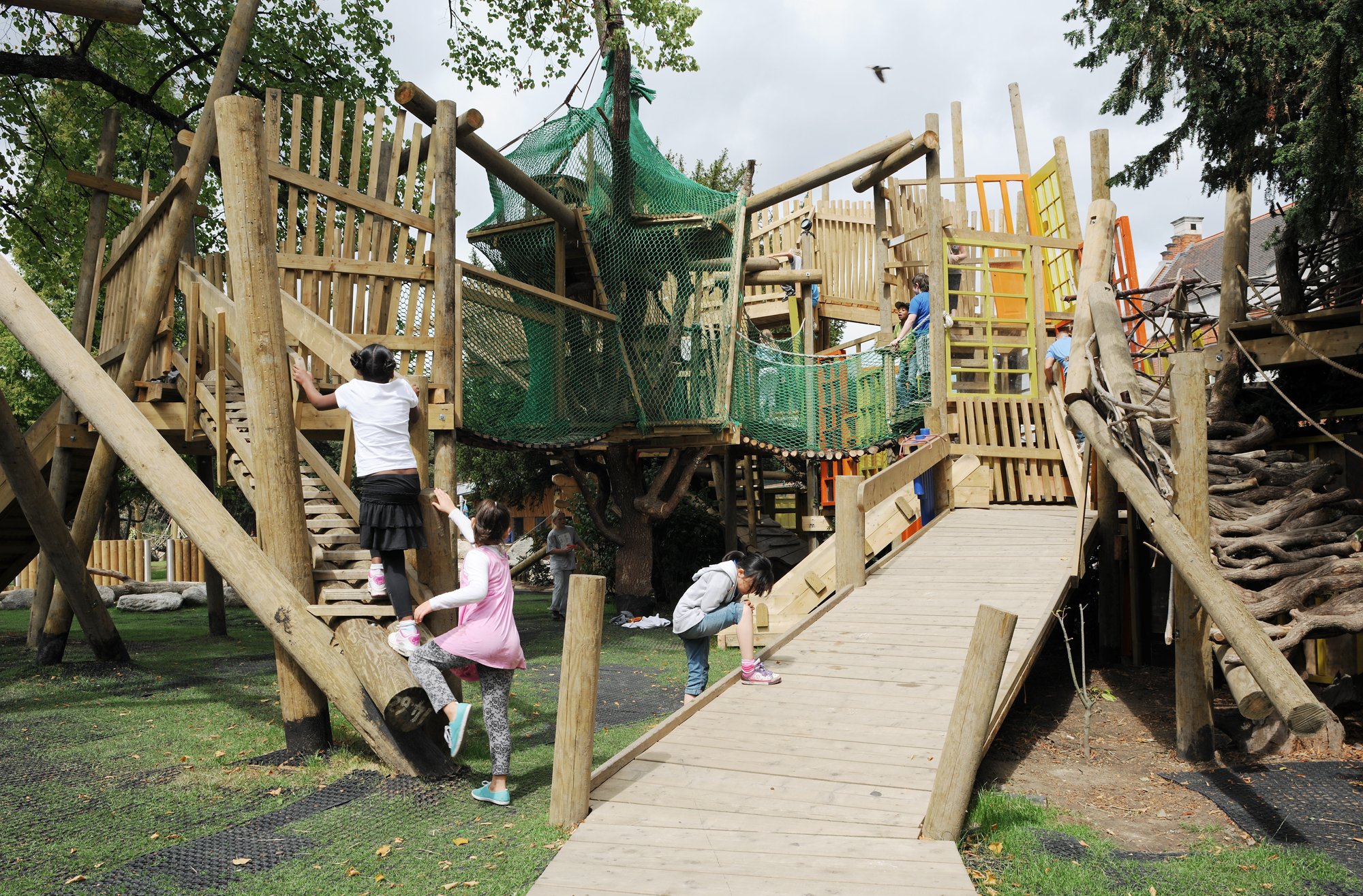 002_ErectArchitecture_KilburnGrangeParkAdventurePlaygound_Photo-David-Grandorge