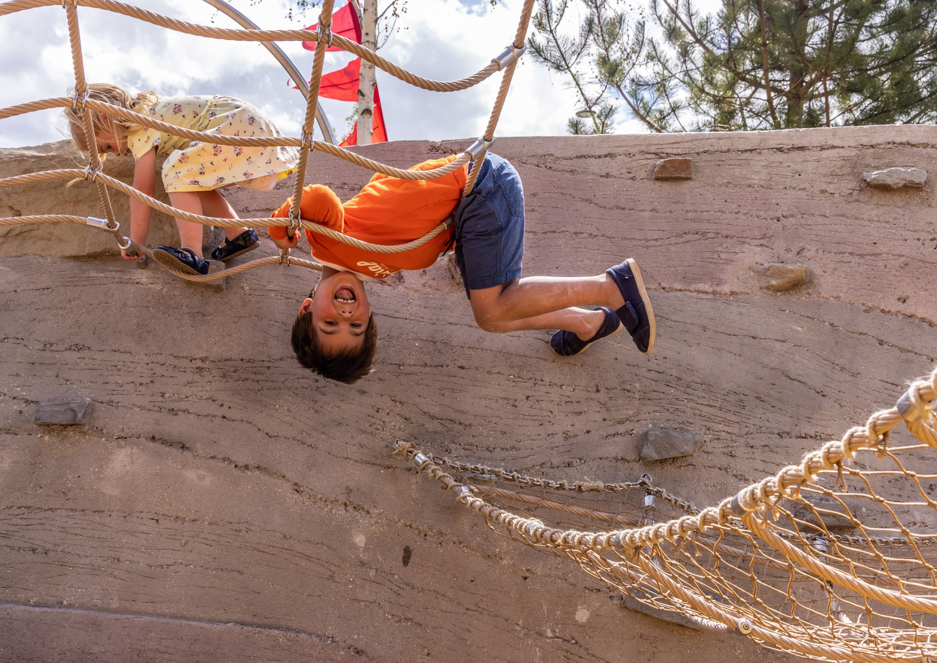 004_ClaremontParkPlayground_ErectArchitecture_photo John-Sturrock.-Used-courtesy-of-BXSLP.jpg