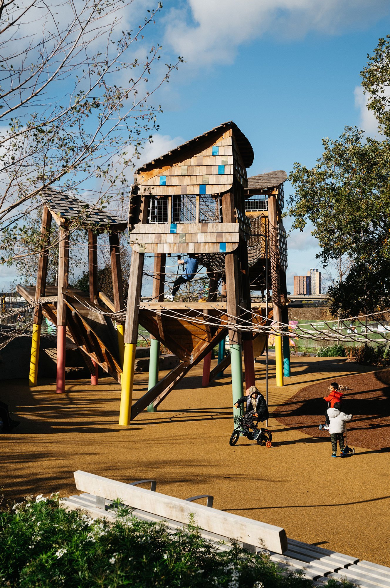 005_ClaremontParkPlayground_ErectArchitecture_photo-LewisRonald