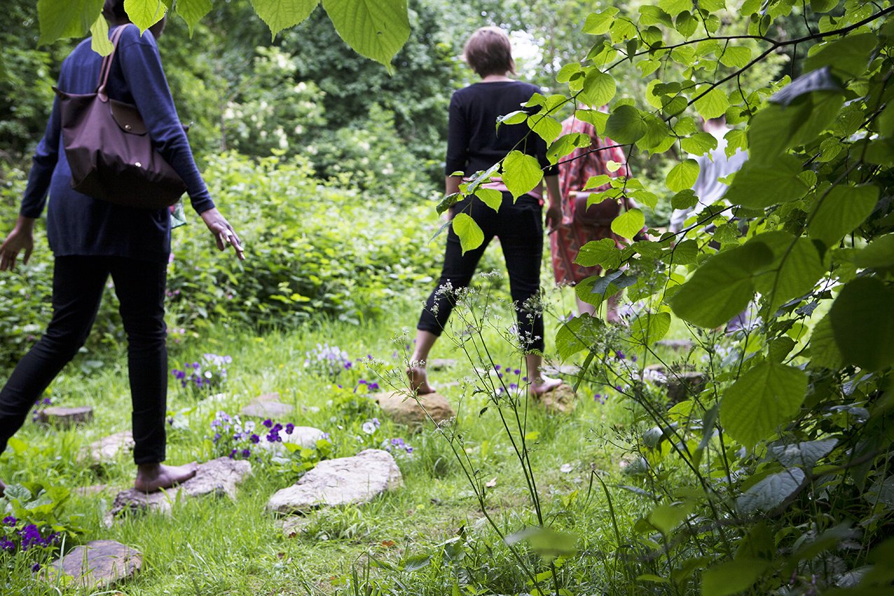 006_Kew-barefoot-walk_Photo-Lewis-Allen