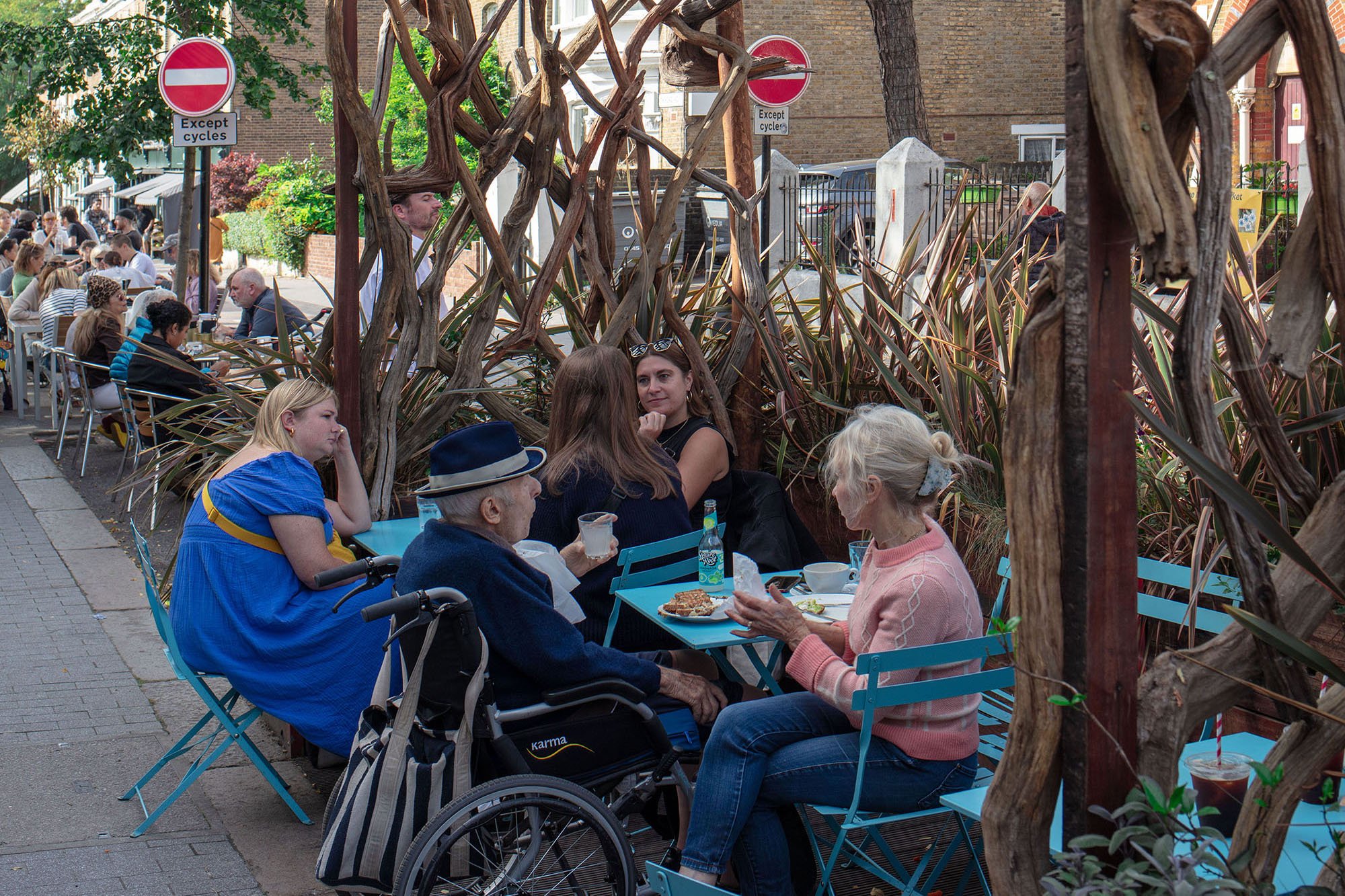 A23_EA01_Waltham Forest Parklets_Froth and Rind_06